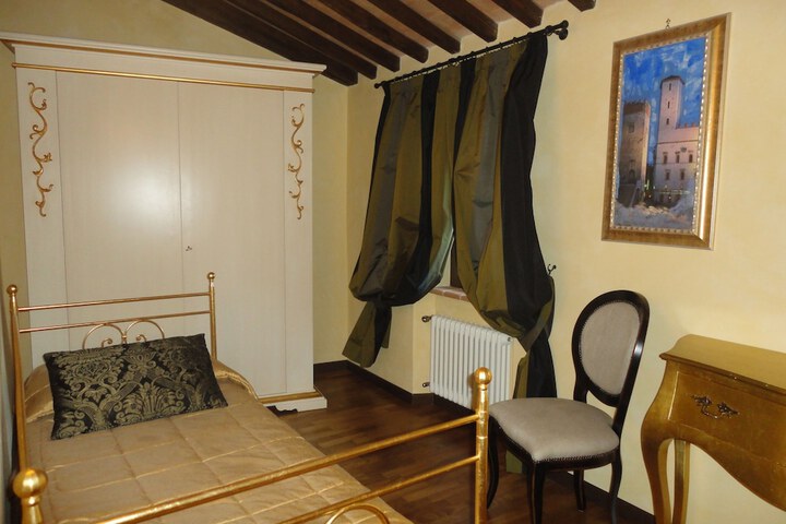 Room 8 of 95