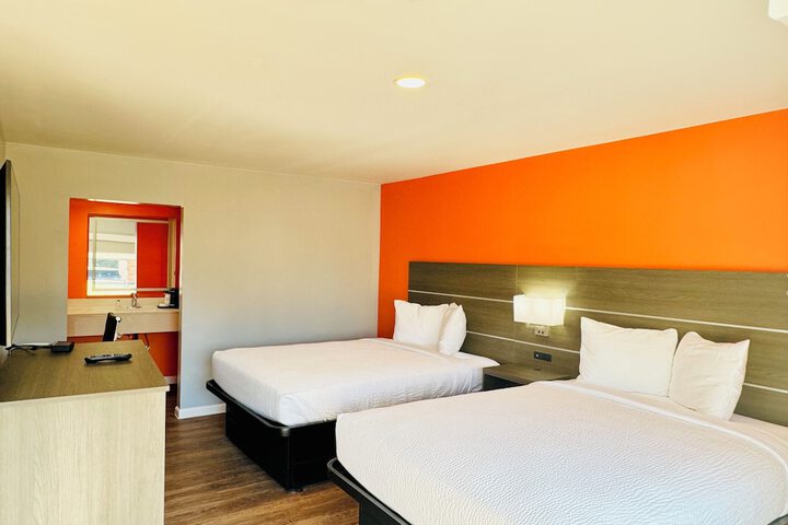 2 Queen Beds (7 of 7)