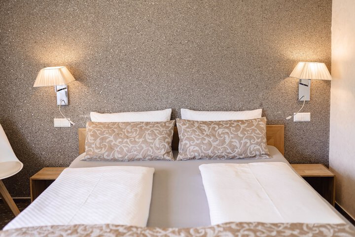 Room 10 of 94
