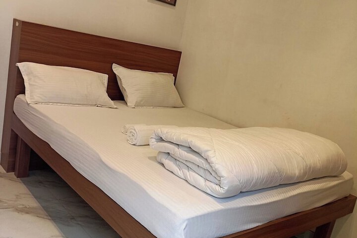 Room 12 of 19