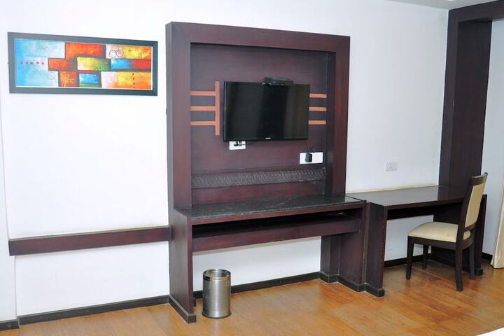 Room 9 of 23