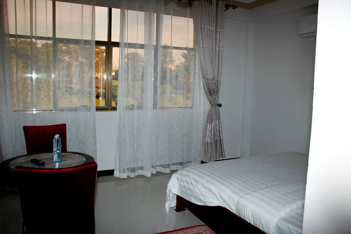 Room 6 of 117