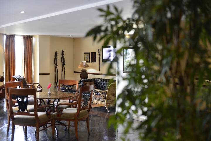 Lounge 182 of 276