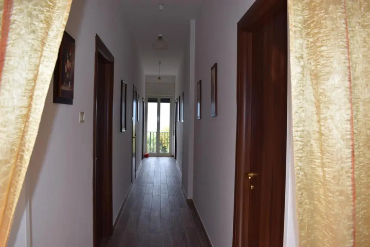 Room 4 of 11