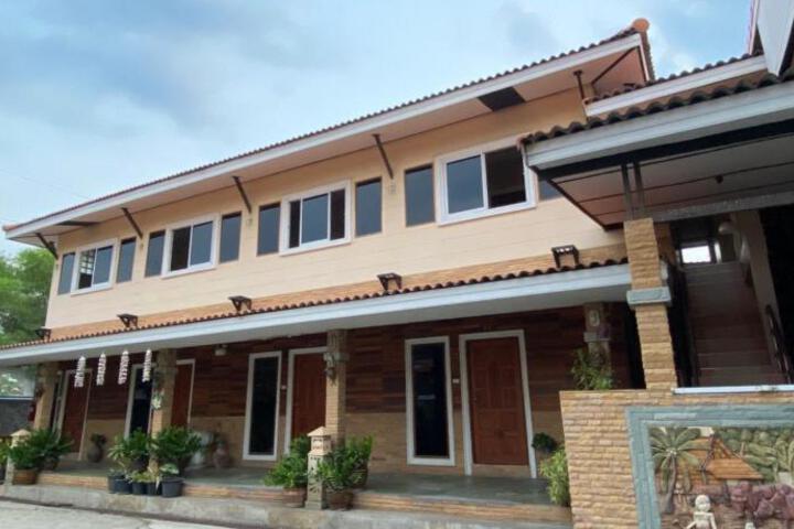 โรงแรมภูน้ำฟ้า - Phunumfha Hotel ชุมแพ
