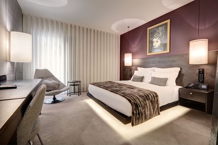 Room 10 of 77