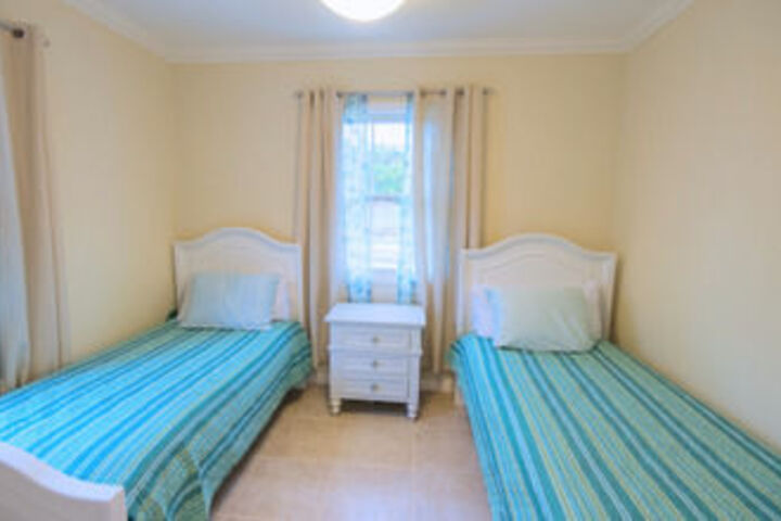 Room 10 of 33