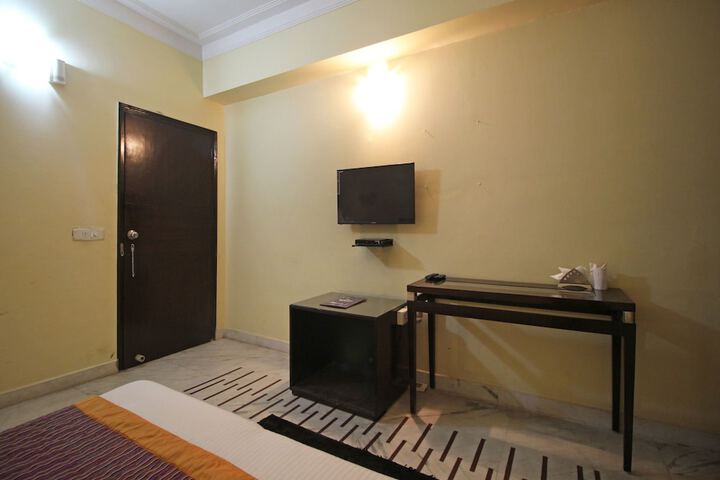 Room 5 of 19