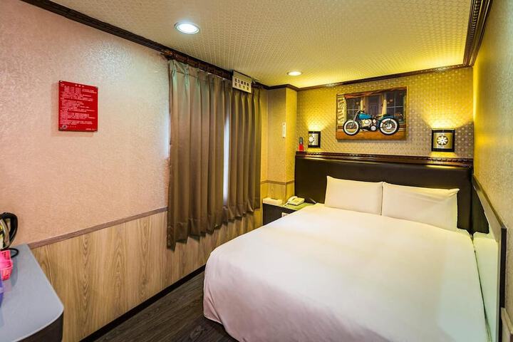 Room 18 of 48