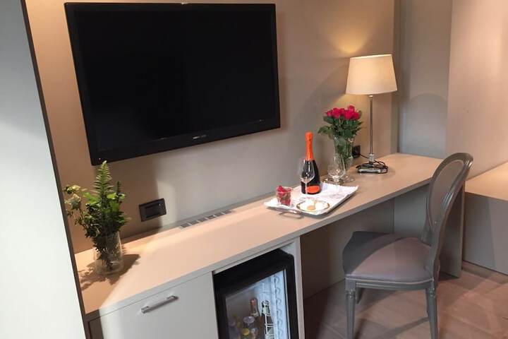 Room 3 of 21