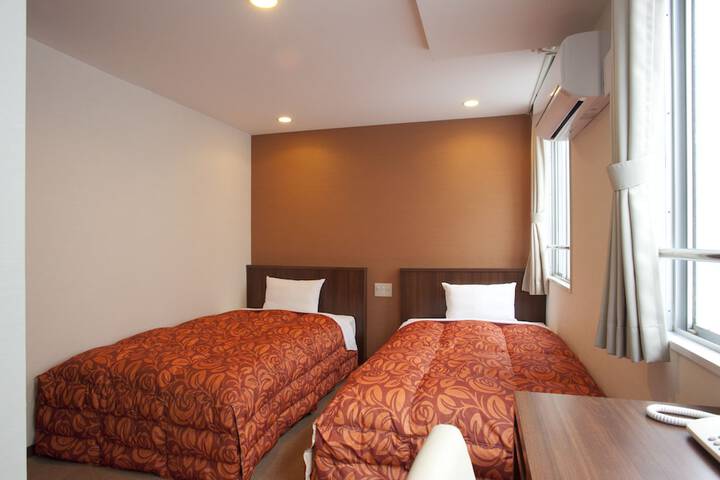 Room 3 of 39