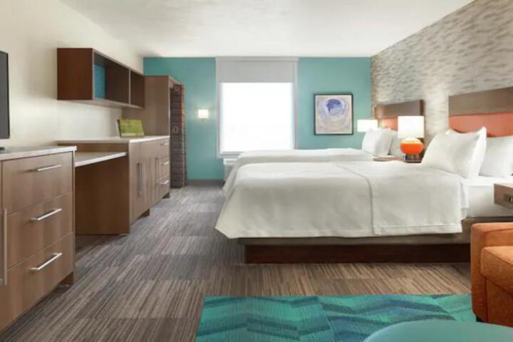1 Queen Bed Studio Suite with Sofa Bed (9 of 20)