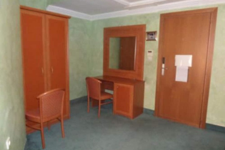 Room 11 of 44