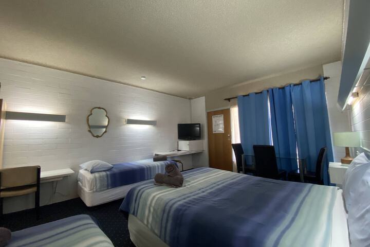 Room 9 of 39