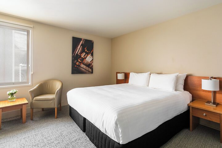 Room 4 of 63