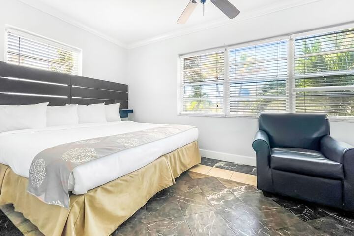 Room 8 of 25