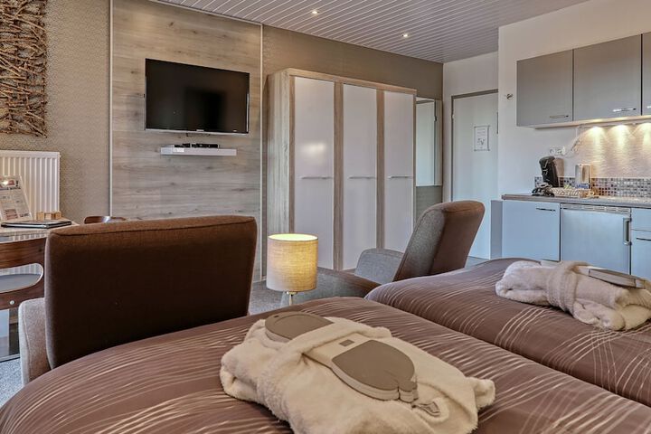 Room 4 of 15