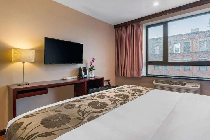 1 King Bed (3 of 14)