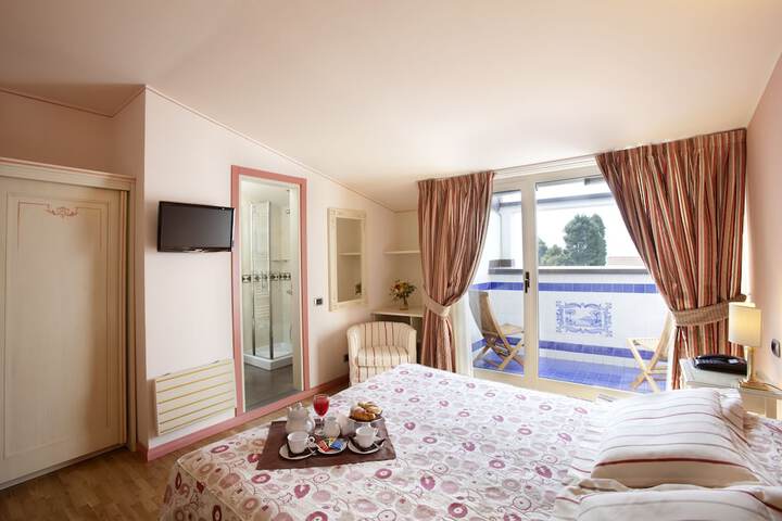 Room 4 of 113