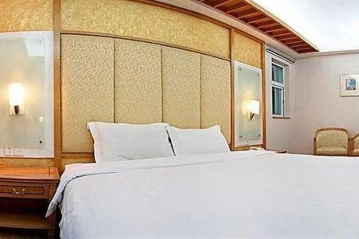 Room 4 of 13