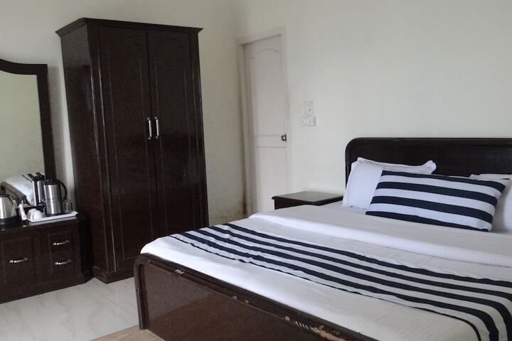 Room 52 of 113