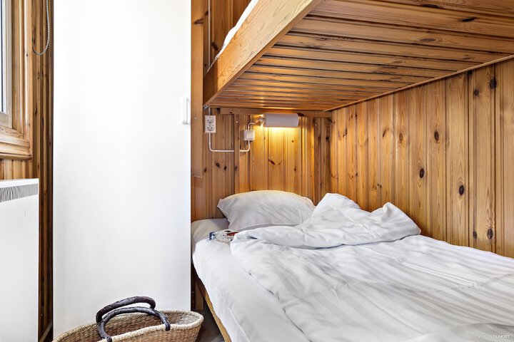 Room 9 of 48