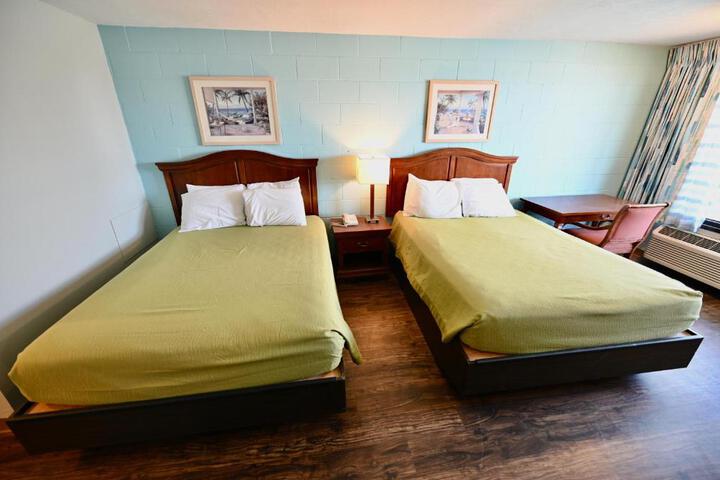 Quadruple Queen Size Bed (1 of 2)