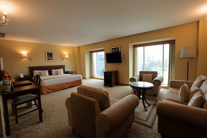 Room 6 of 52