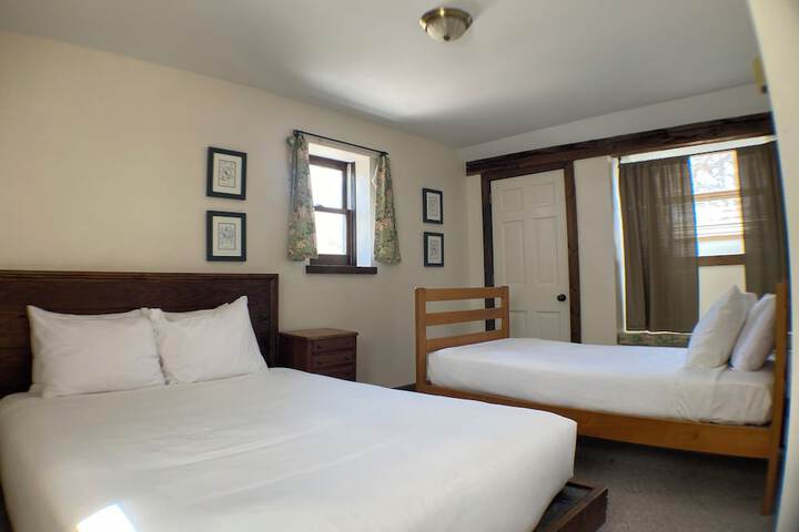1 Queen Bed (9 of 80)