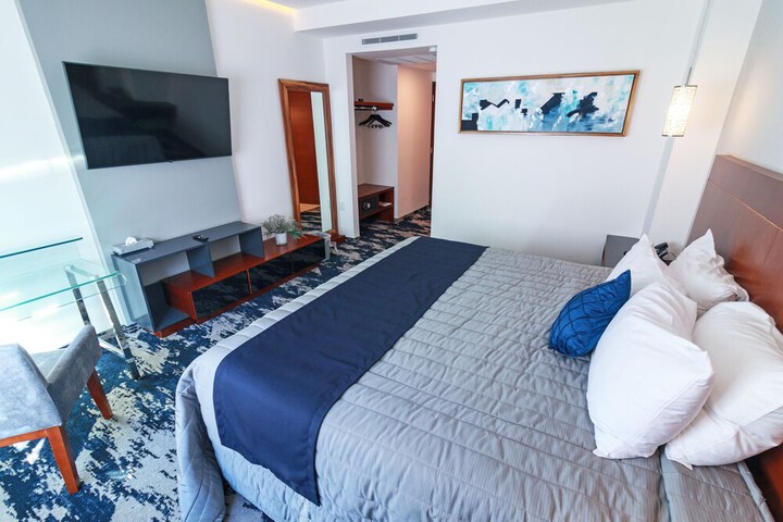 Room 8 of 36