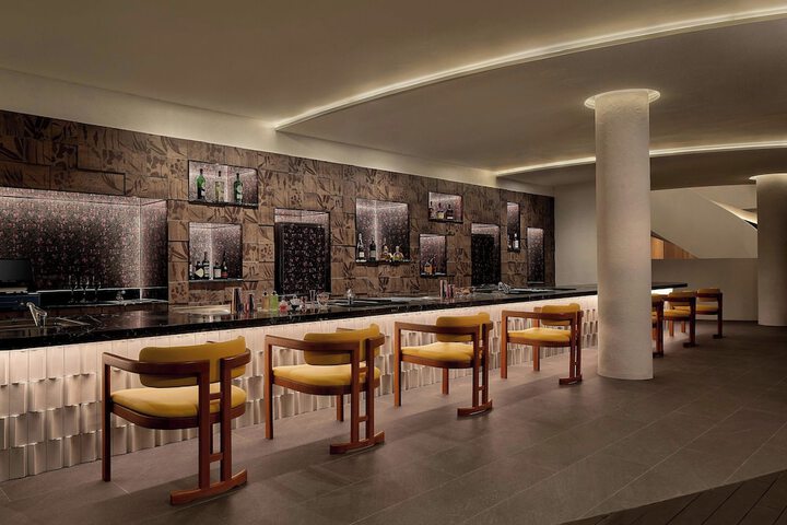 Lounge 174 of 210