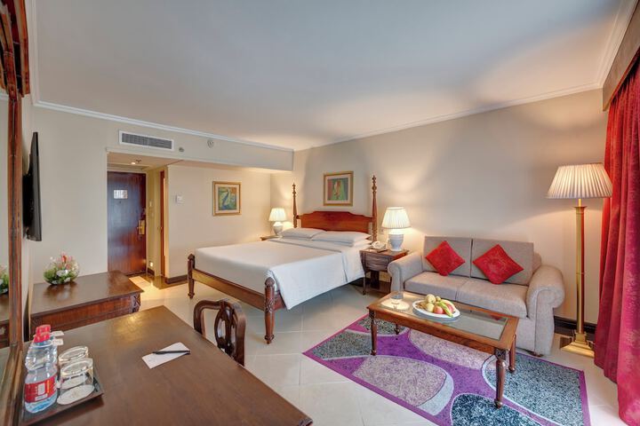 Room 14 of 77