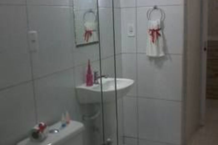 Room 4 of 33