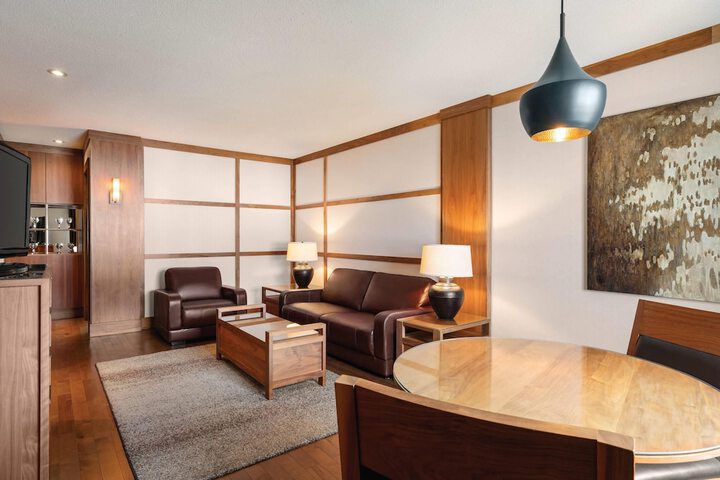 Room 42 of 77