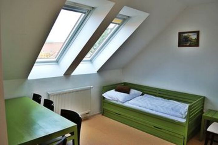 Room 16 of 32