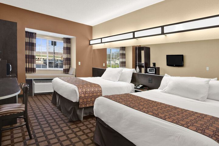 1 Queen Bed Accessible Room (11 of 26)