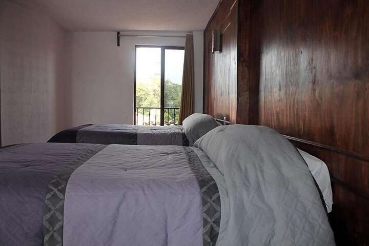 Room 6 of 28