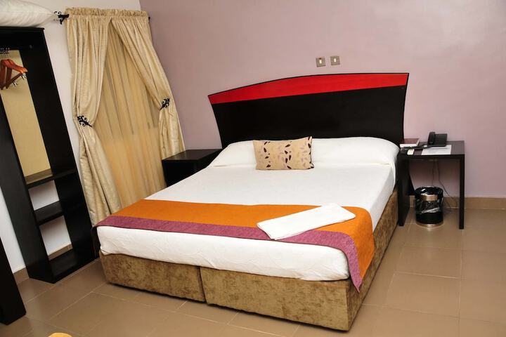 Room 5 of 17