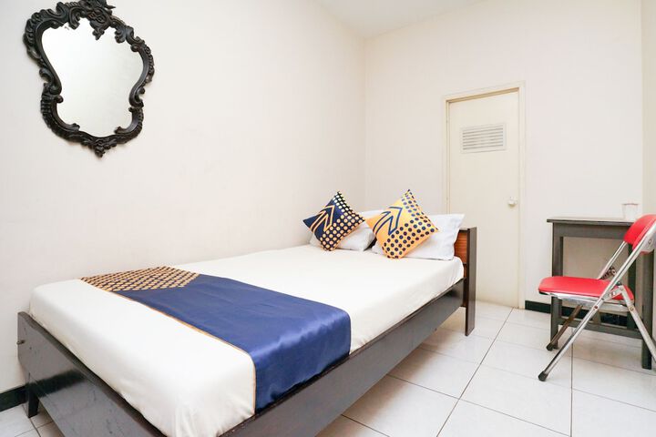 OYO Life 2090 Ratna Backpacker Syariah