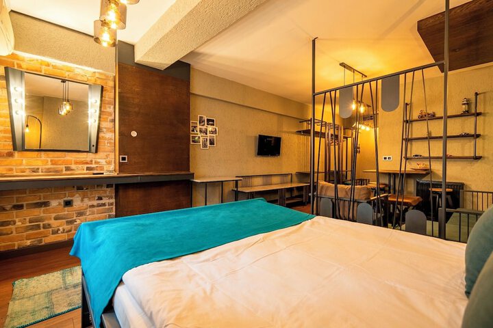 Room 73 of 186