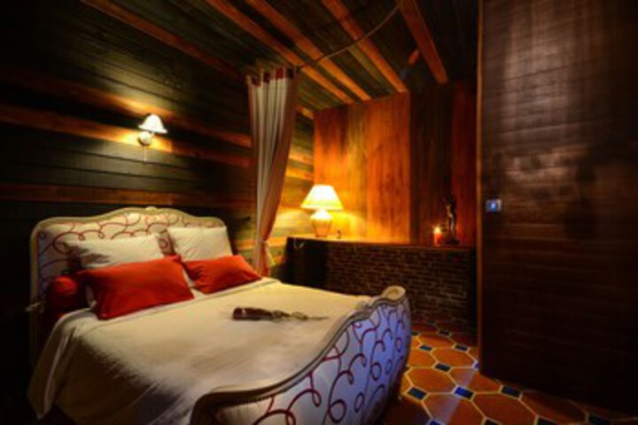 Room 8 of 14