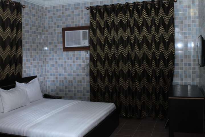 Room 19 of 39
