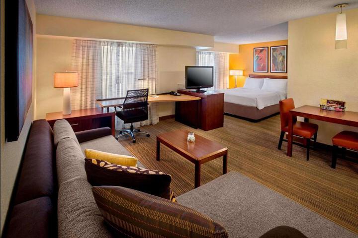Hearing Accessible 1 Bedroom Suite Queen (8 of 12)