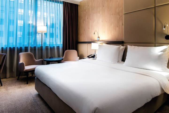 Room 25 of 203