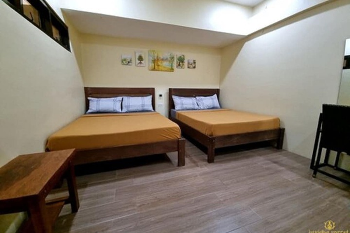 Room 2 of 38