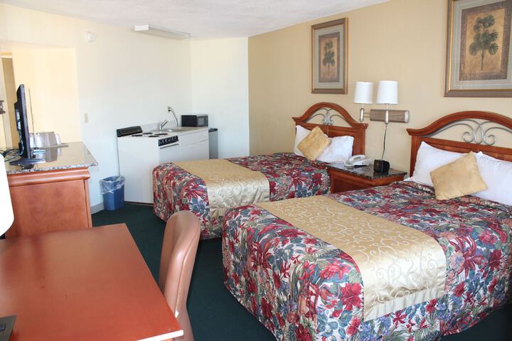 Studio with 2 Double Beds (3 of 15)