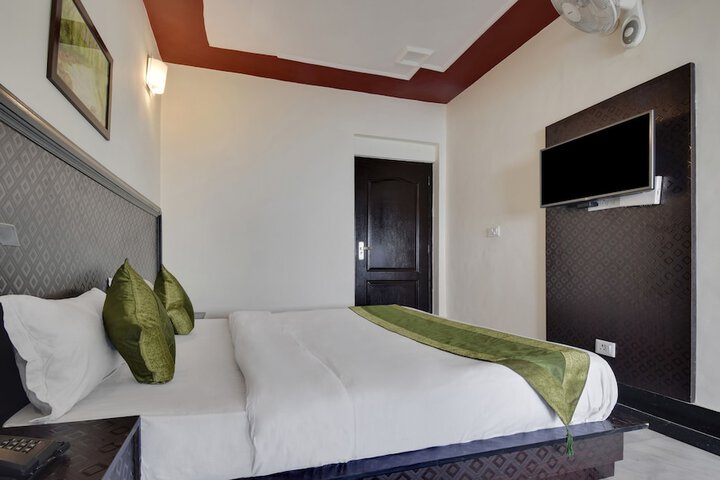 Room 9 of 36