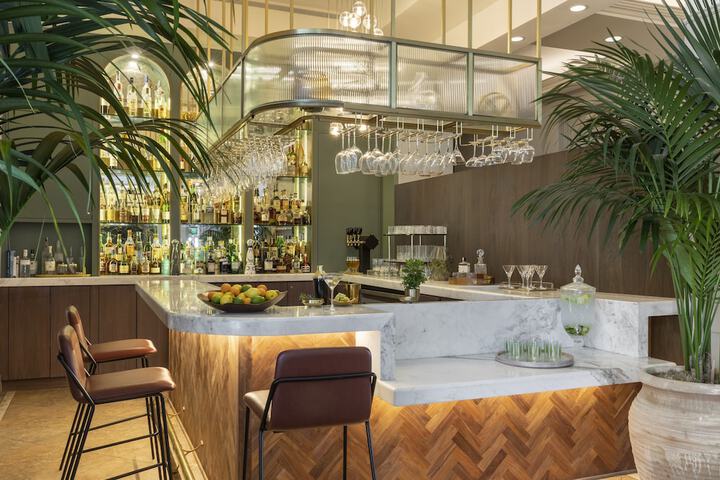 Lobby lounge