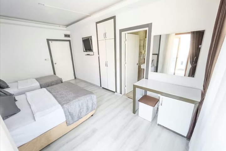 Room 11 of 27