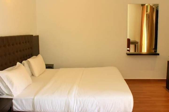 Room 9 of 66